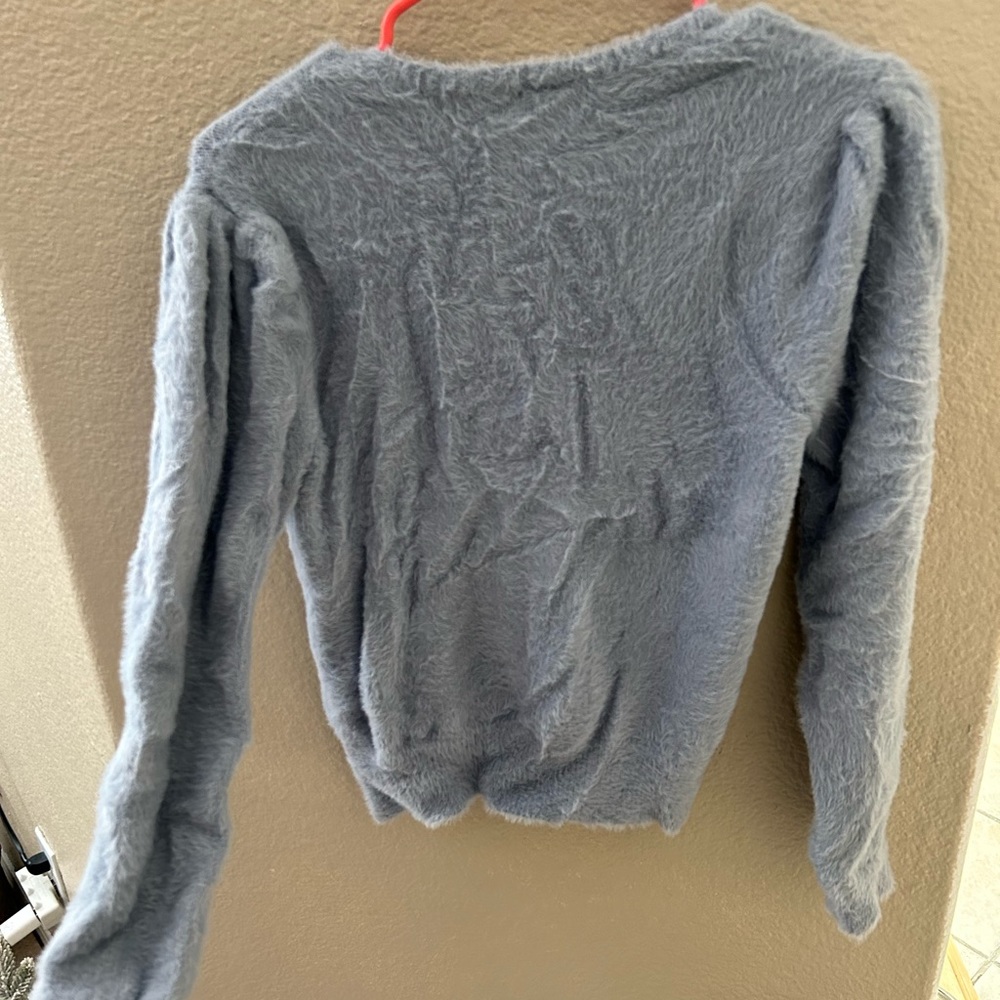 ASTR The Label V-Neck Fuzzy sweater w/puff sleeves😻 - Picture 4 of 6